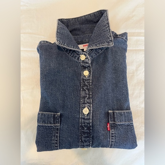 Levi's Dark Blue Jean Boxy Shirt😍😍😍 - Picture 4 of 10
